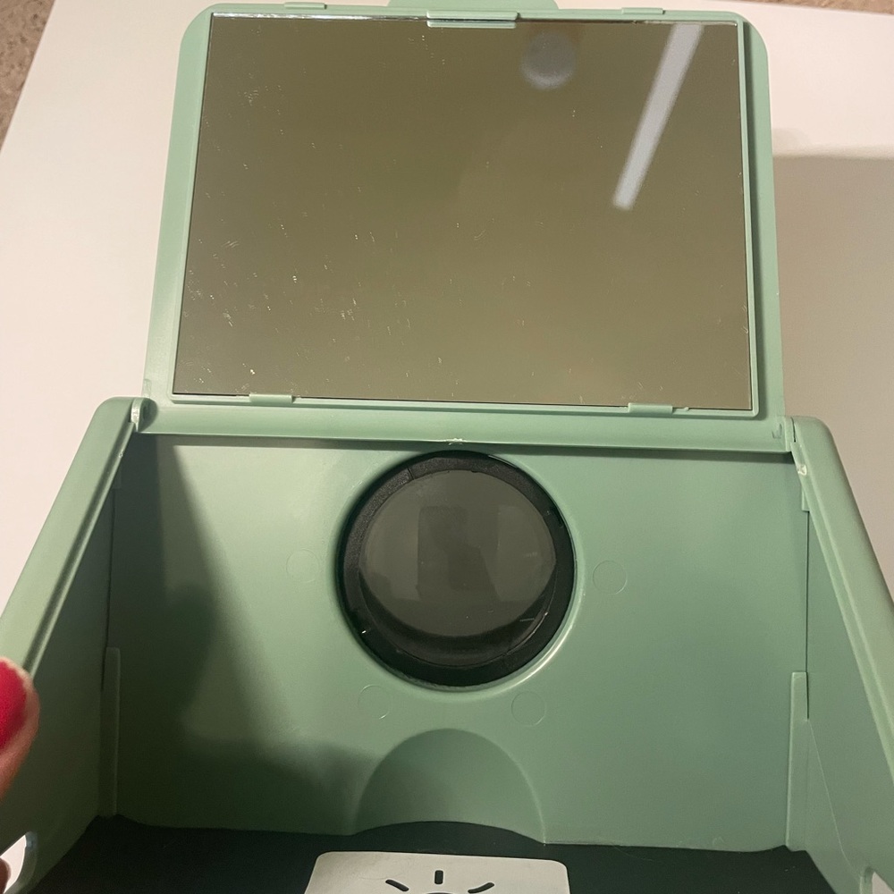 Flying Tiger Smartphone Projector - Picture 3 of 4